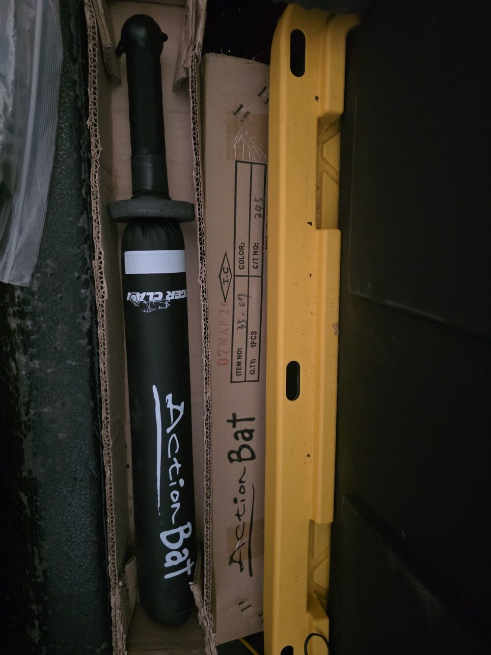 Tiger Claw Action Bat 24 Inch